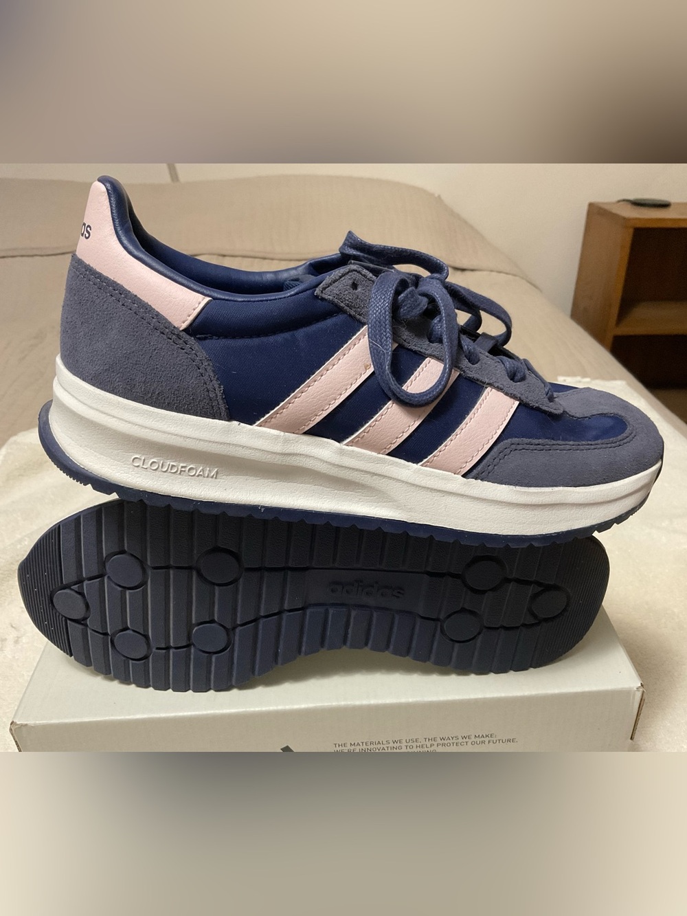 Women’s 7.5 Adidas Run 72